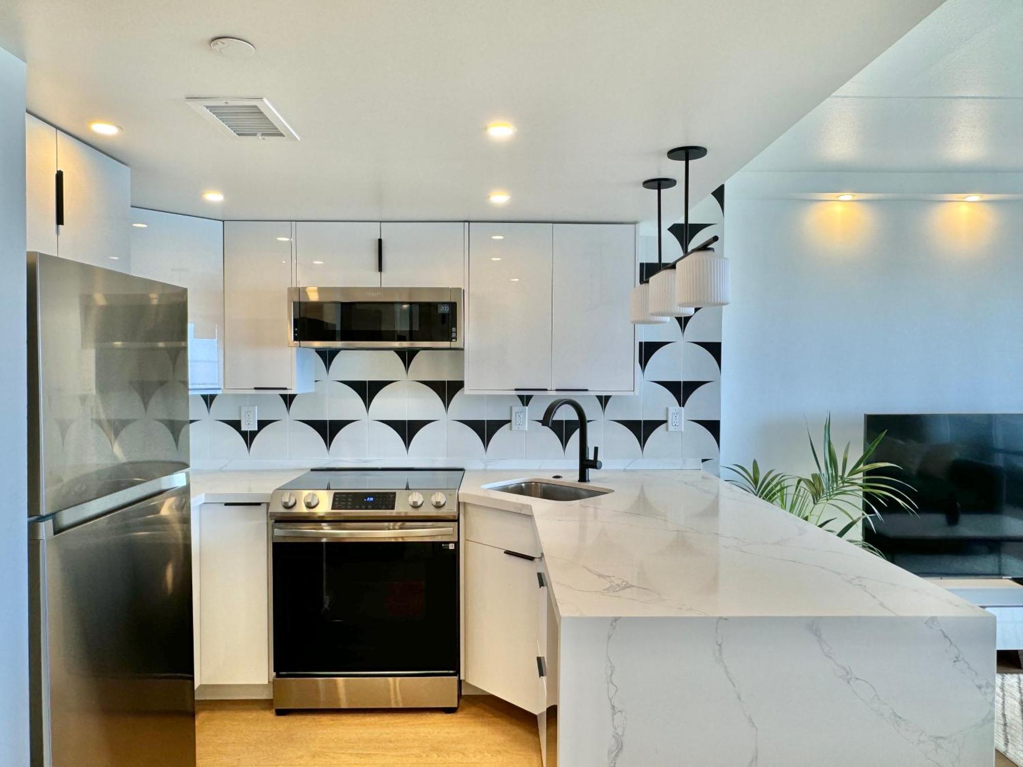 Panoramic Oceanview Resort - Full Kitchen In Each Room, 2 Swimming Pools, Onsite Restaurants, Fireworks Every Friday Χονολουλού Εξωτερικό φωτογραφία