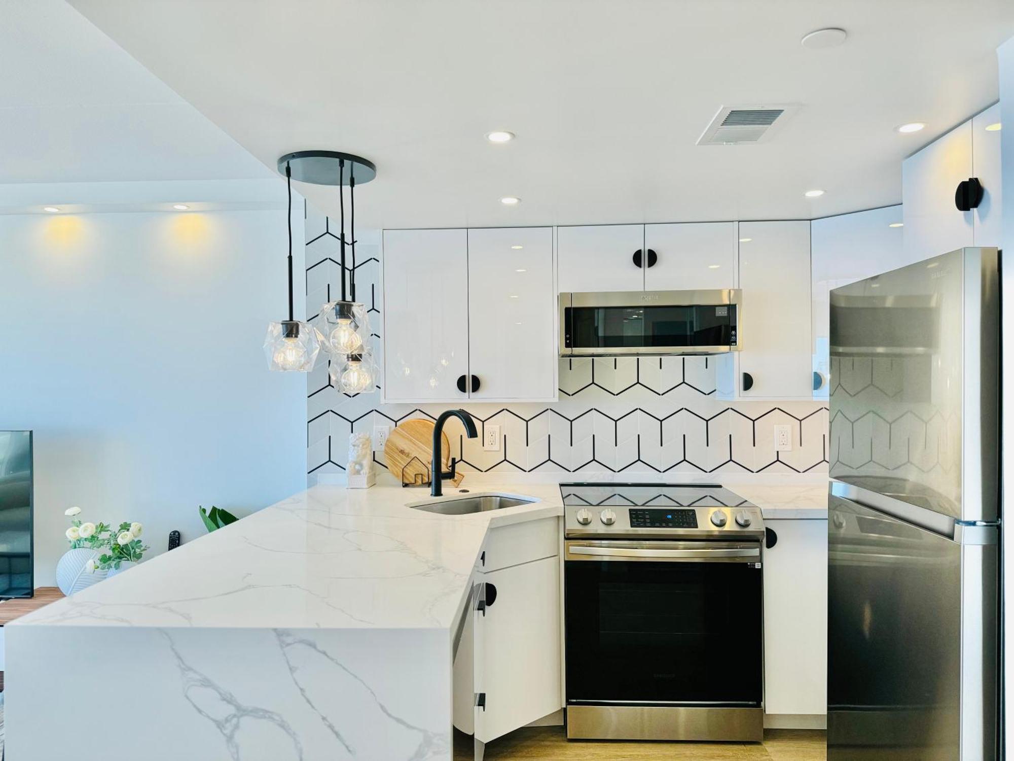 Panoramic Oceanview Resort - Full Kitchen In Each Room, 2 Swimming Pools, Onsite Restaurants, Fireworks Every Friday Χονολουλού Εξωτερικό φωτογραφία